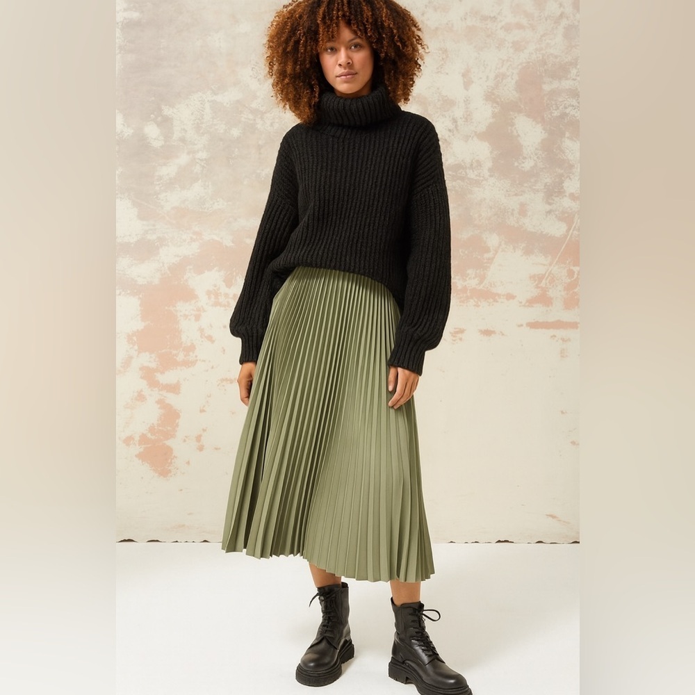 NWT East 42nd Street Pleated Midi Skirt in Olive Green